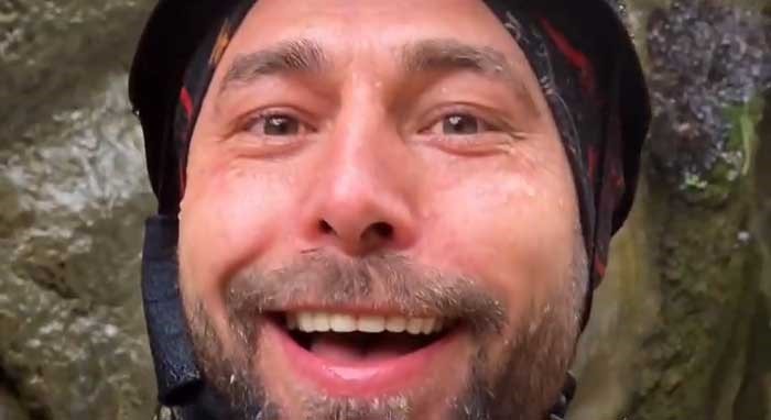 Yağmur ve kar sularıyla coşan kanyondan kurtuldu
