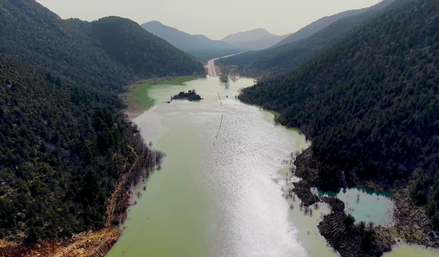 Yağmur ve sel sularının kapattığı Antalya-Konya Kara yolunda sular henüz çekilmedi
