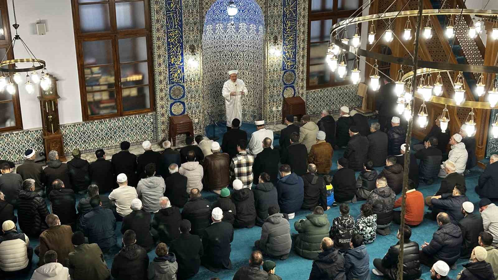 Yağmura rağmen camiler bayram namazı için dolup taştı
