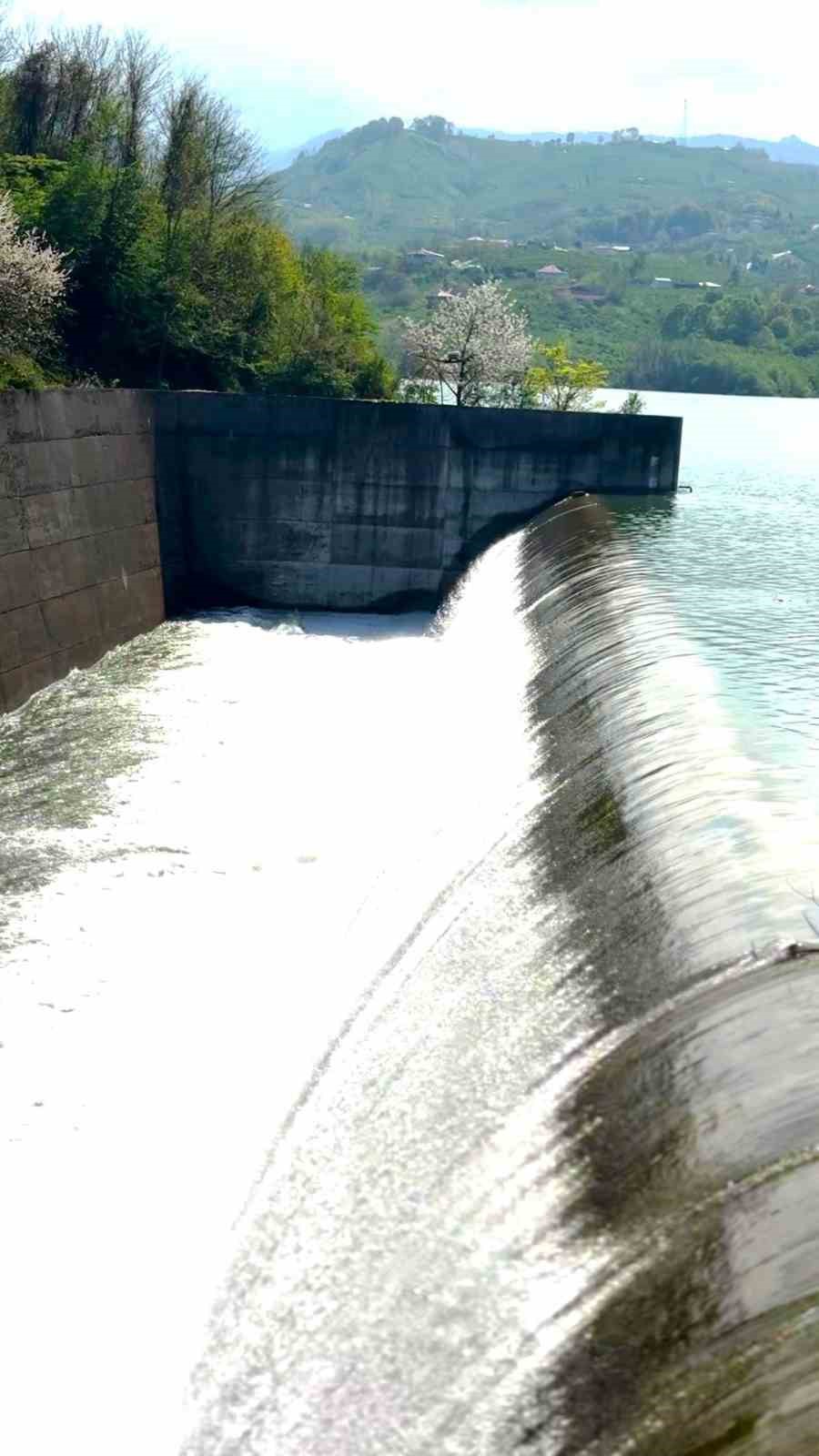 Yağmurlar Samsun’a içme suyu sağlayan barajları doldurup taşırdı
