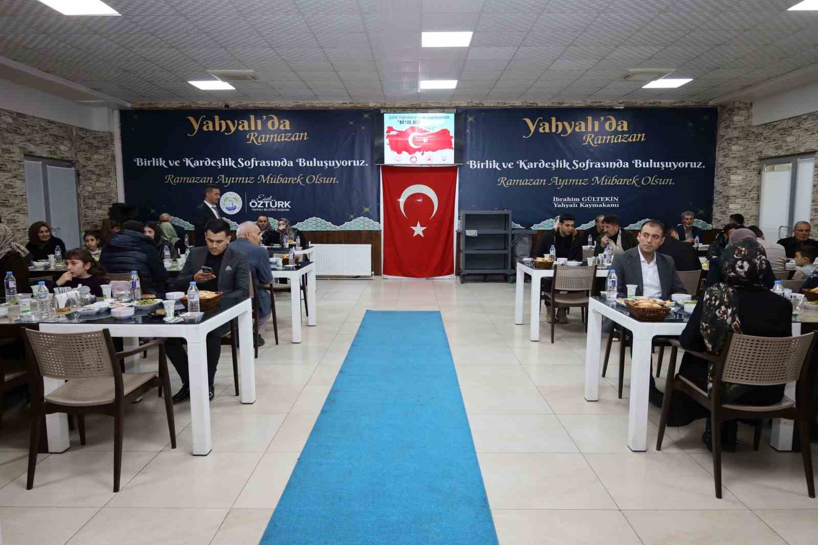 Yahyalı’da şehit aileleri ve gaziler onuruna iftar
Yahyalı’da şehit aileleri ve gaziler onuruna iftar