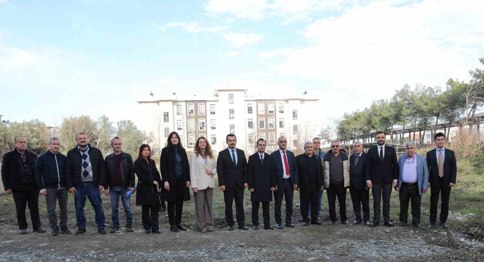 Yakakent’te sağlık yatırımı başlıyor: Yer teslimi gerçekleştirildi
Yakakent’te sağlık yatırımı başlıyor: Yer teslimi gerçekleştirildi