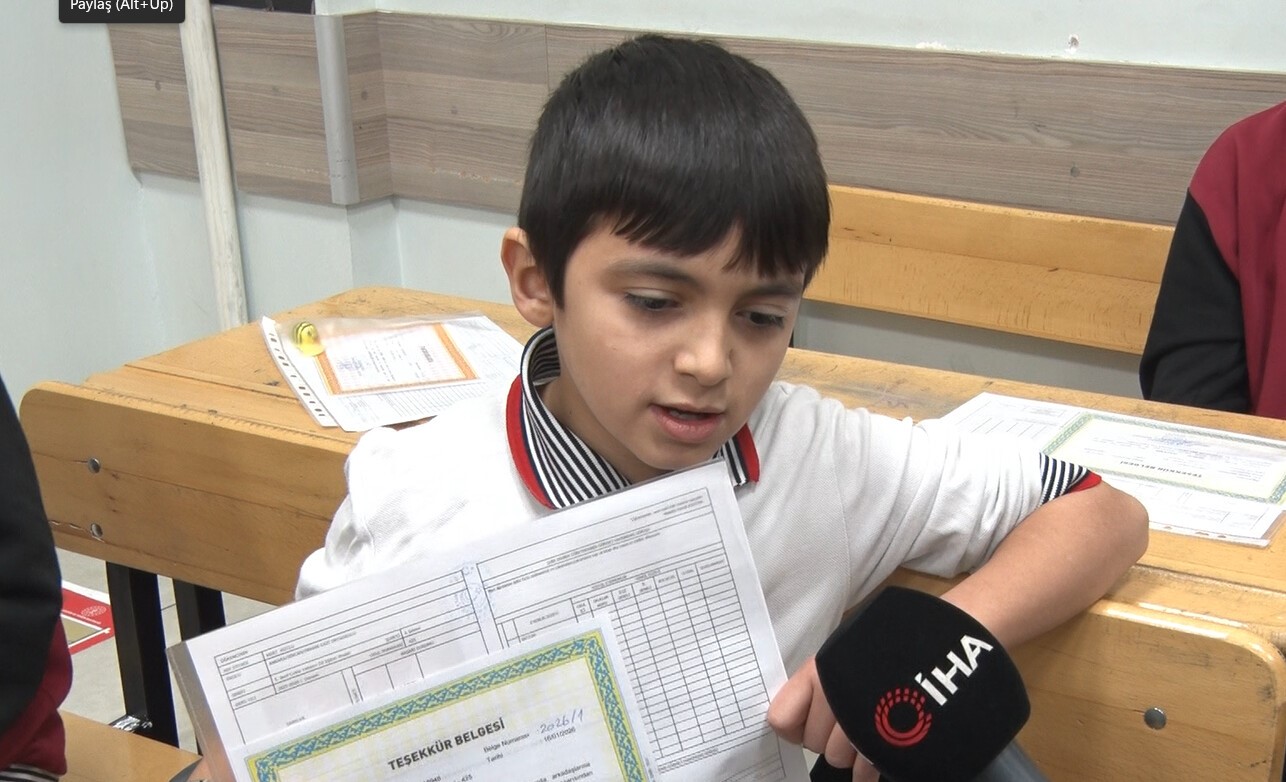 Yaklaşık 18 milyon öğrenci karnelerini alarak yarıyıl tatiline girdi
