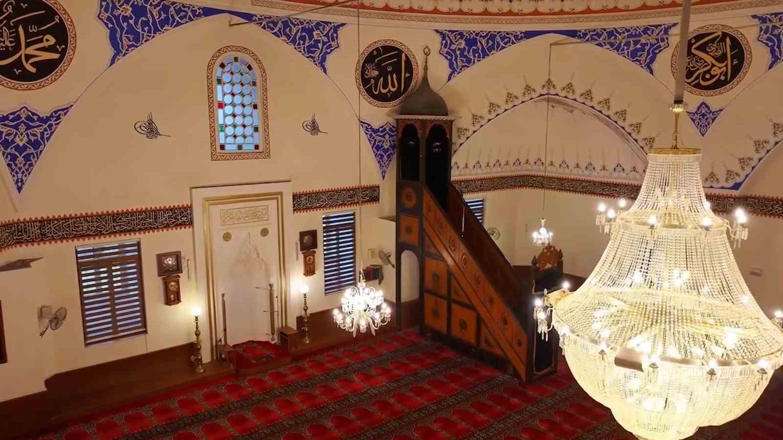 Yaklaşık 20 metrelik kubbesiyle asırlara meydan okuyor
