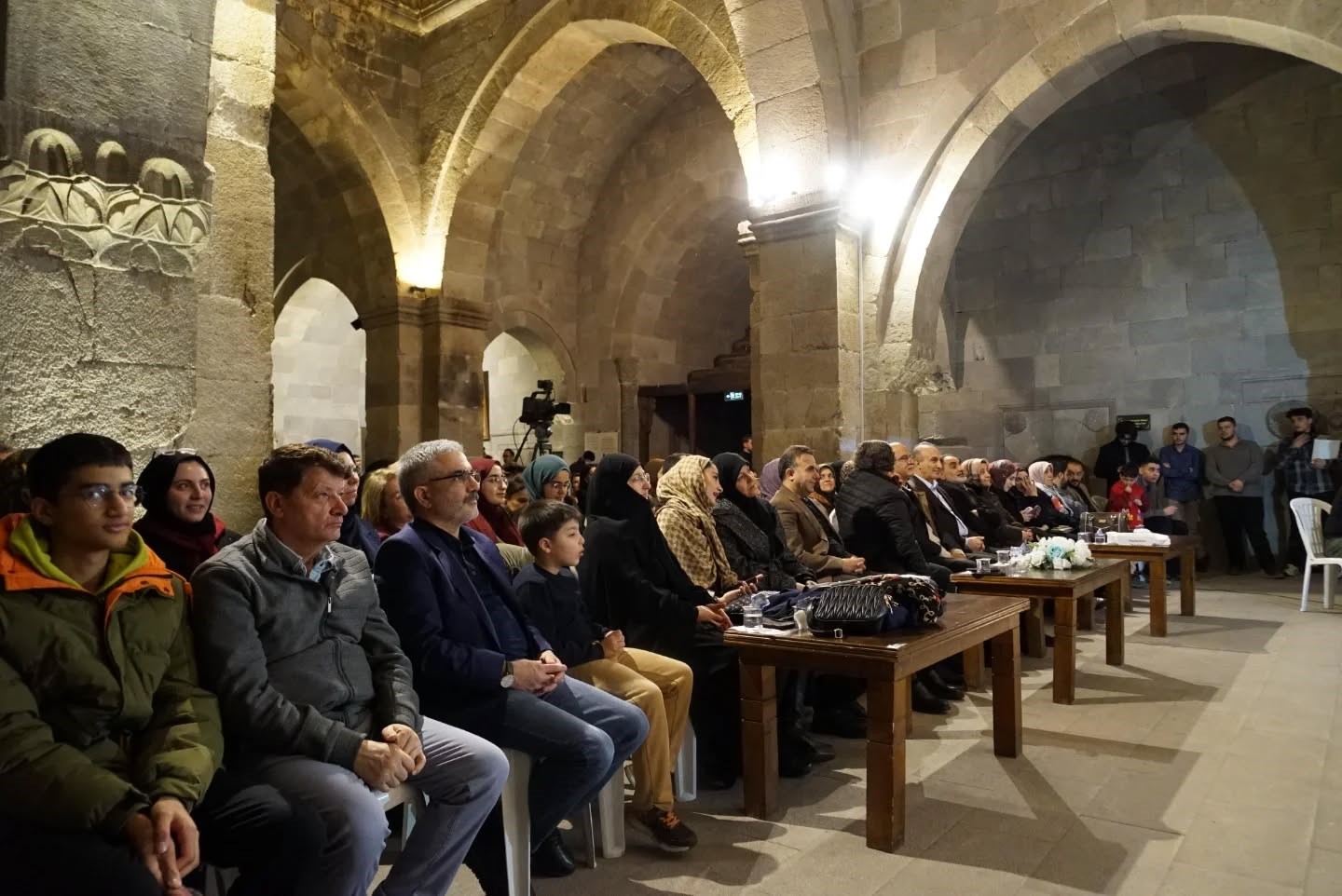 Yakutiye Medresesi’nde santurun zarif nağmeleri yankılandı
