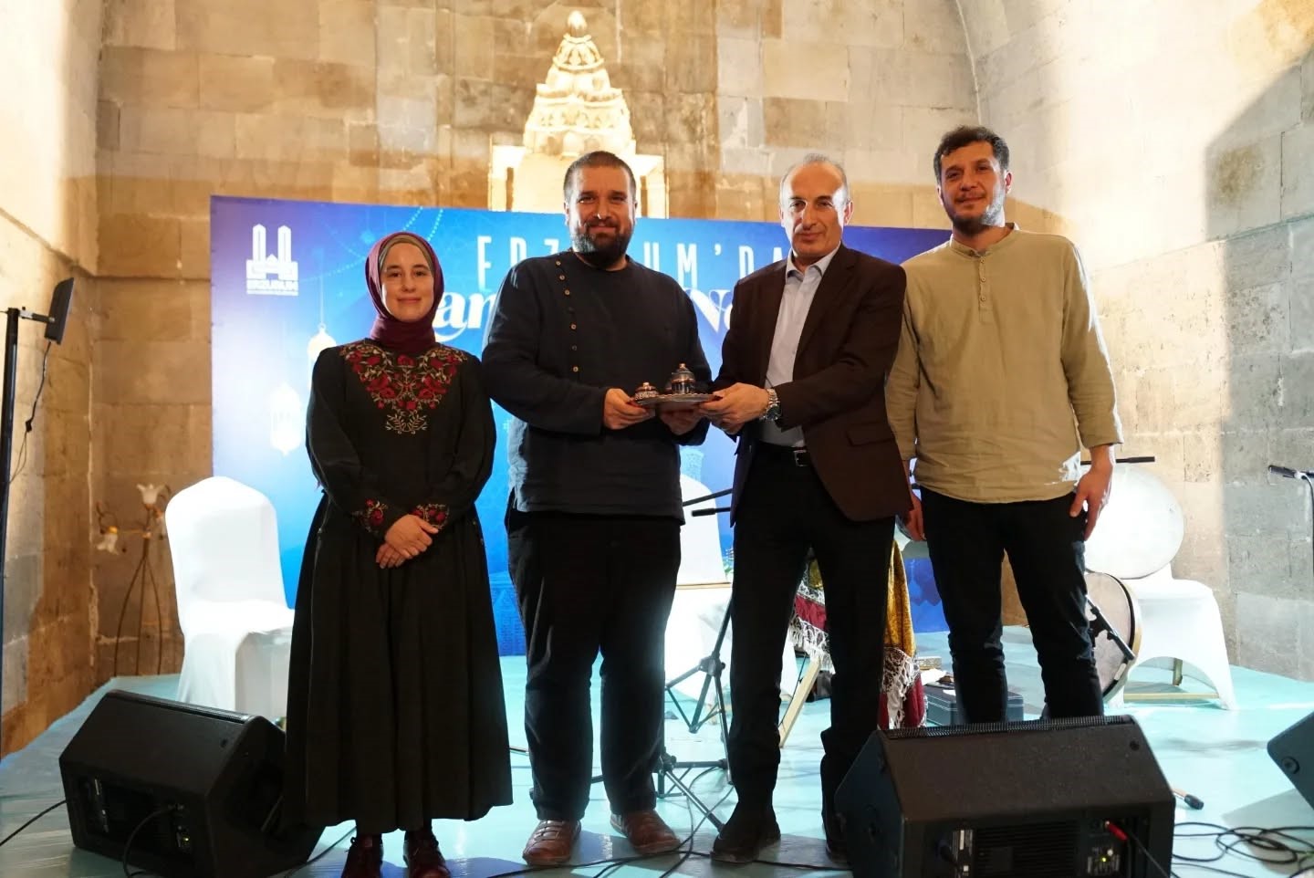 Yakutiye Medresesi’nde santurun zarif nağmeleri yankılandı
