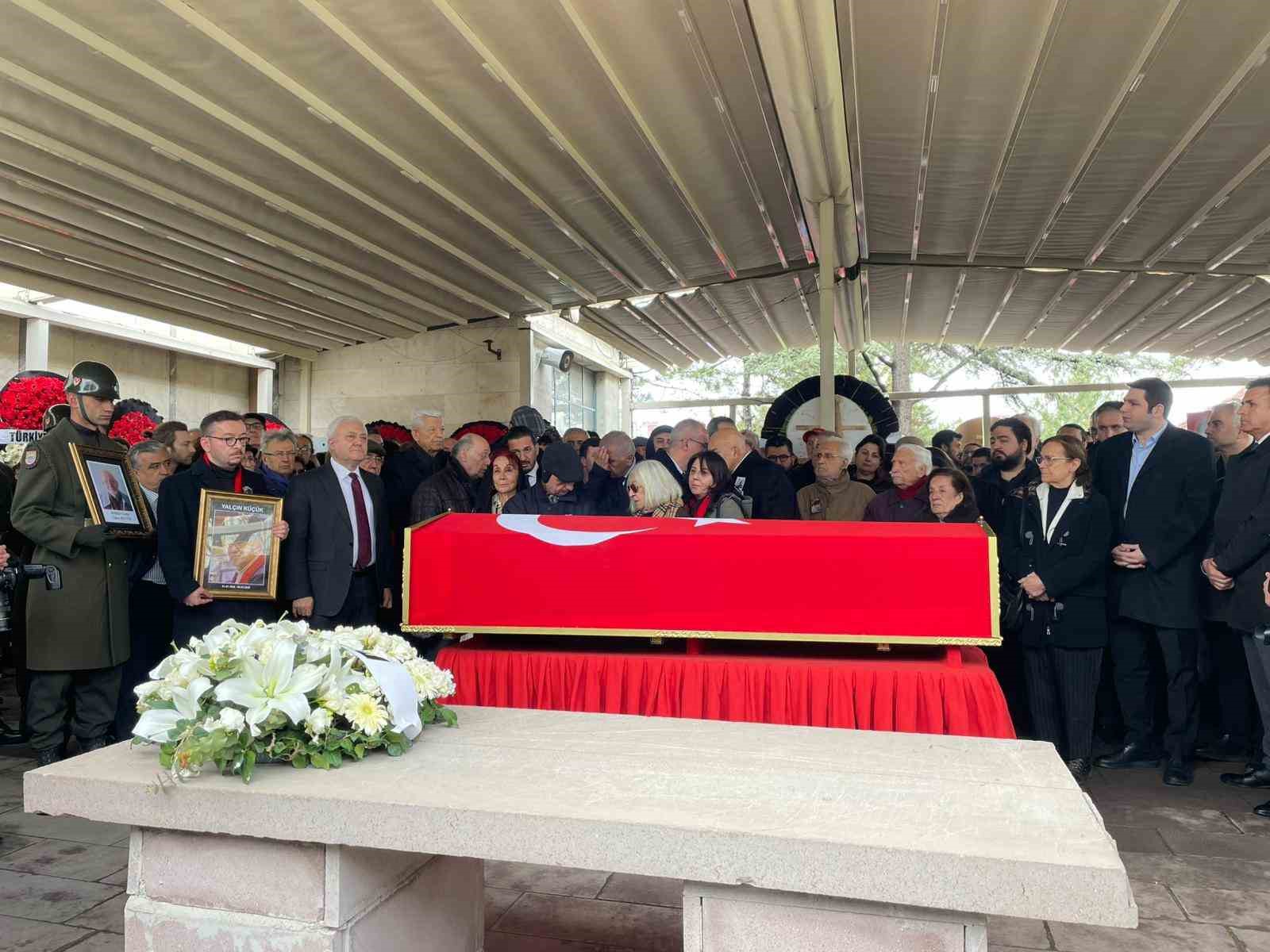 Yalçın Küçük son yolculuğuna uğurlandı

