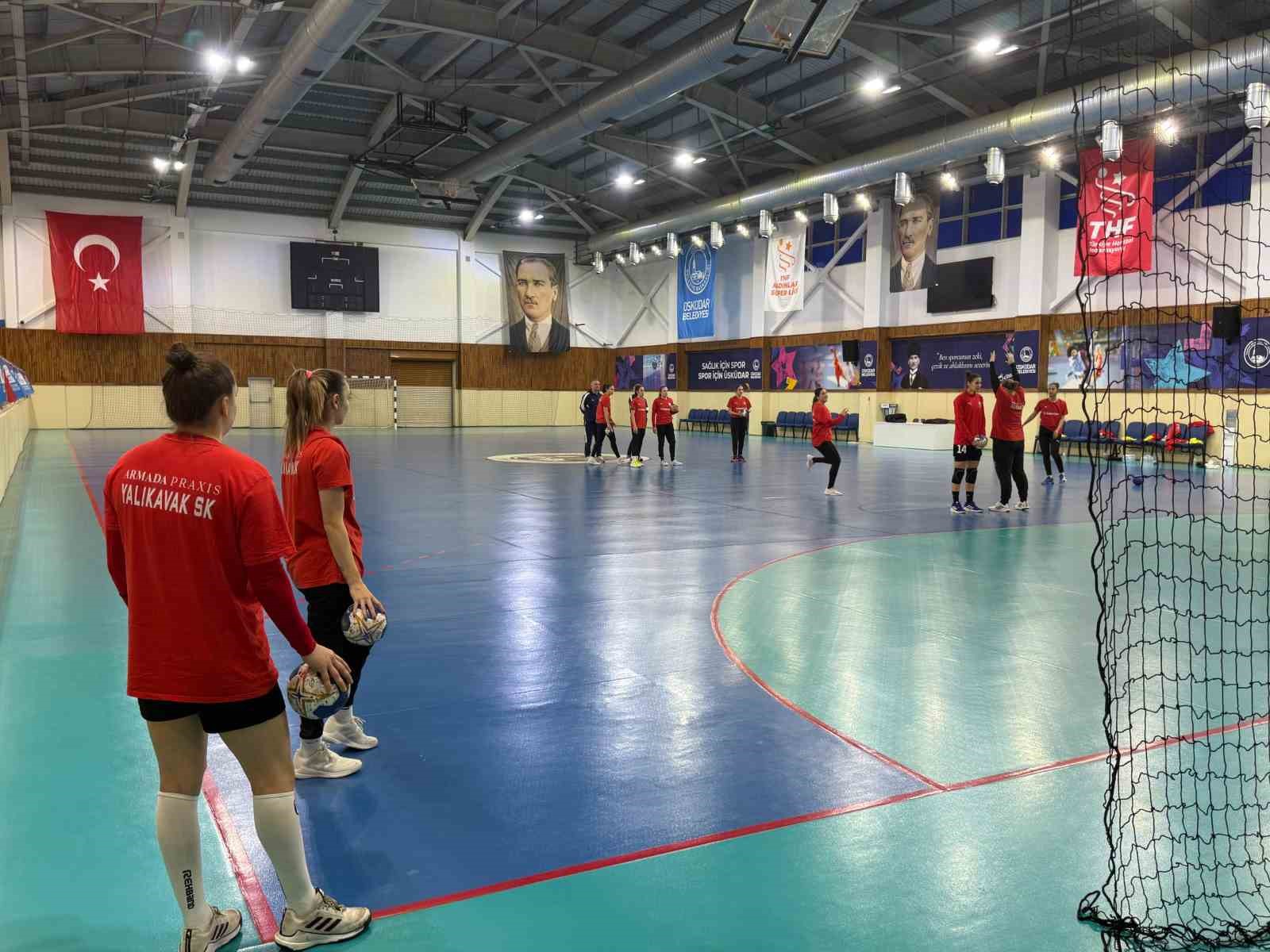 Yalıkavakspor, Üsküdar Belediyespor maçı öncesi İstanbul’da son antrenmanını yaptı
