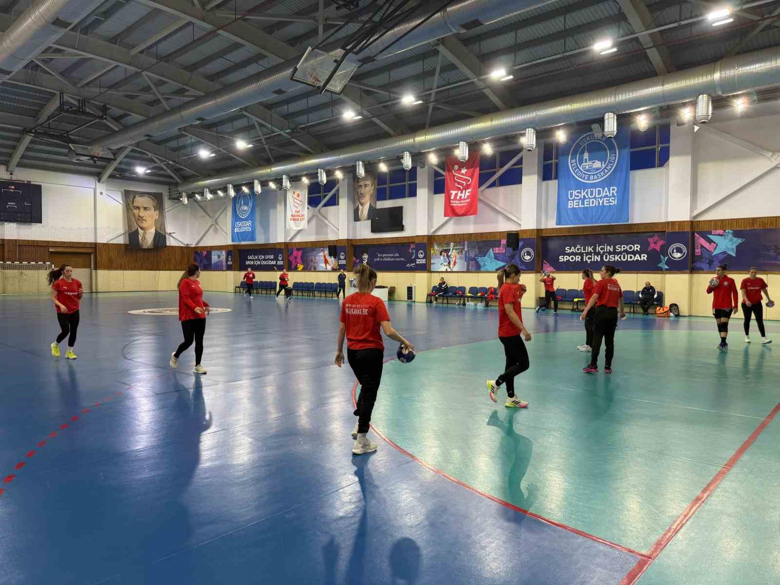 Yalıkavakspor, Üsküdar Belediyespor maçı öncesi İstanbul’da son antrenmanını yaptı
