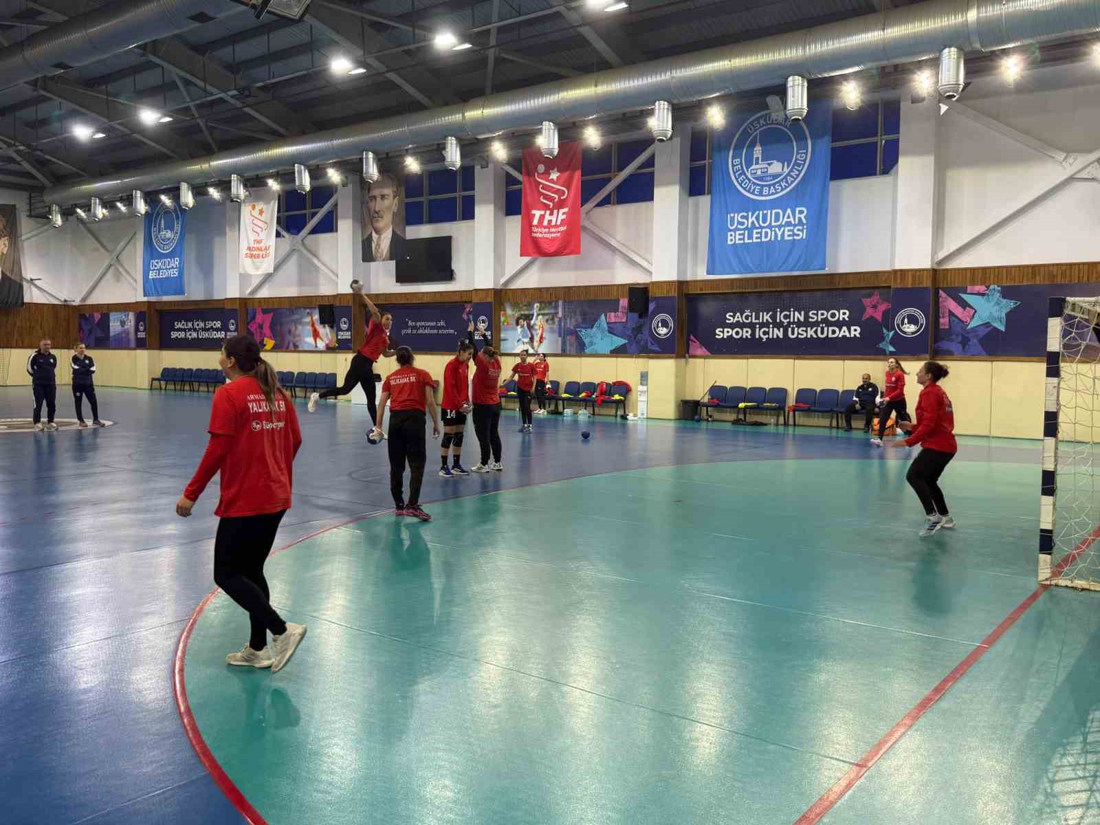 Yalıkavakspor, Üsküdar Belediyespor maçı öncesi İstanbul’da son antrenmanını yaptı
