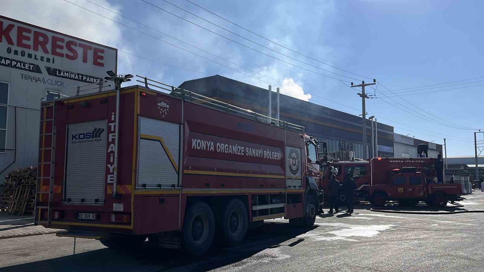 Yalıtım malzemesi bulunan depoda yangın paniği
