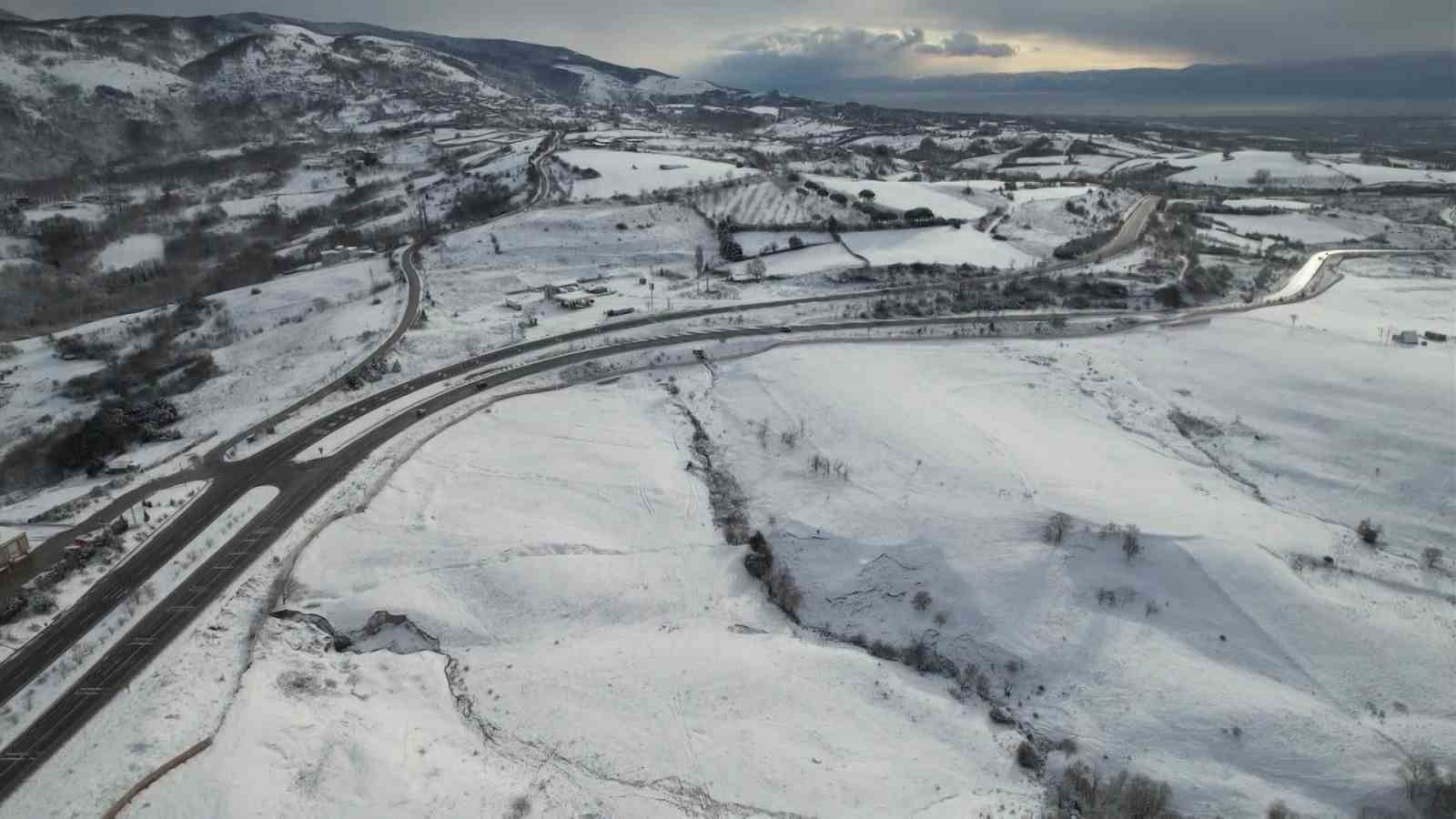 Yalova yeni yılı karla karşıladı
