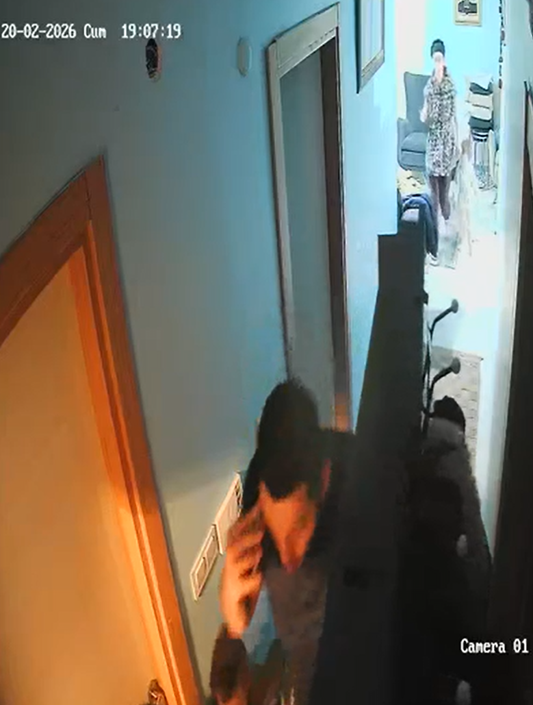 Yalova’da 14 aylık bebeğin yaralandığı komşu kavgası güvenlik kamerasına yansıdı
Yalova’da 14 aylık bebeğin yaralandığı komşu kavgası güvenlik kamerasına yansıdı