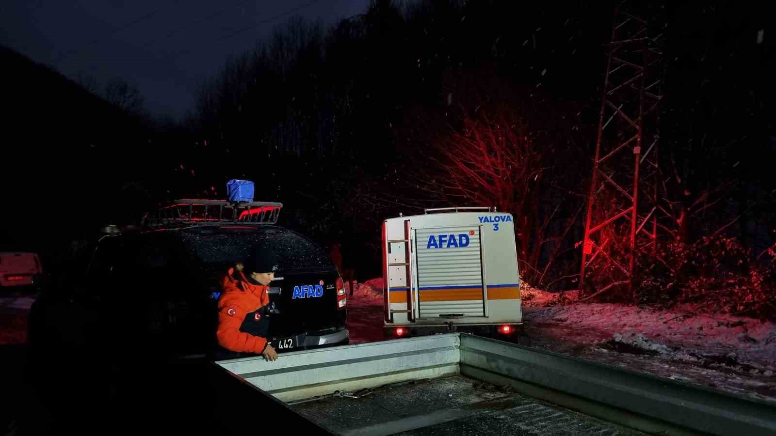 Yalova’da araçlarında mahsur kalan 35 kişi kurtarıldı
