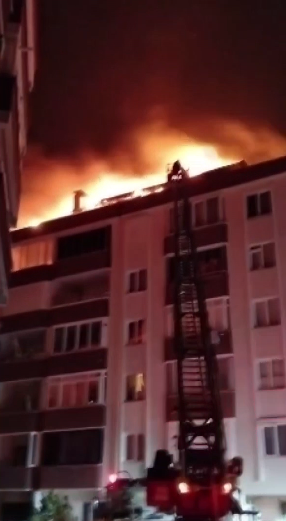 Yalova’da çatı katında mangal keyfi yangınla bitti
