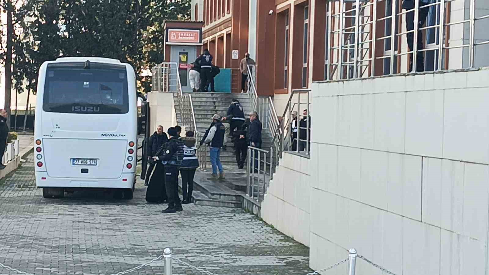 Yalova’da DEAŞ operasyonunda yakalanan 25 şüpheli adliyeye sevk edildi
