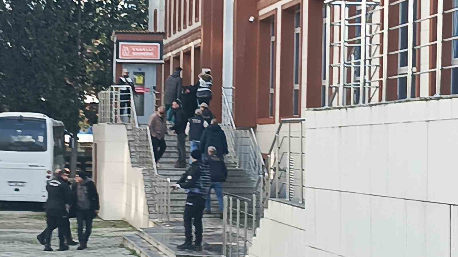 Yalova’da DEAŞ operasyonunda yakalanan 25 şüpheli adliyeye sevk edildi

