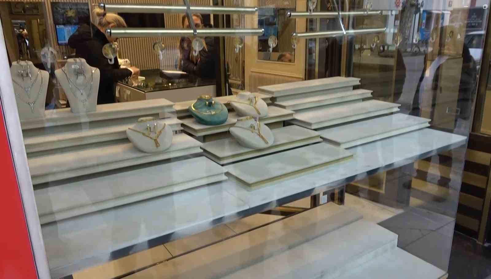 Yalova’da film gibi kuyumcu soygunu
