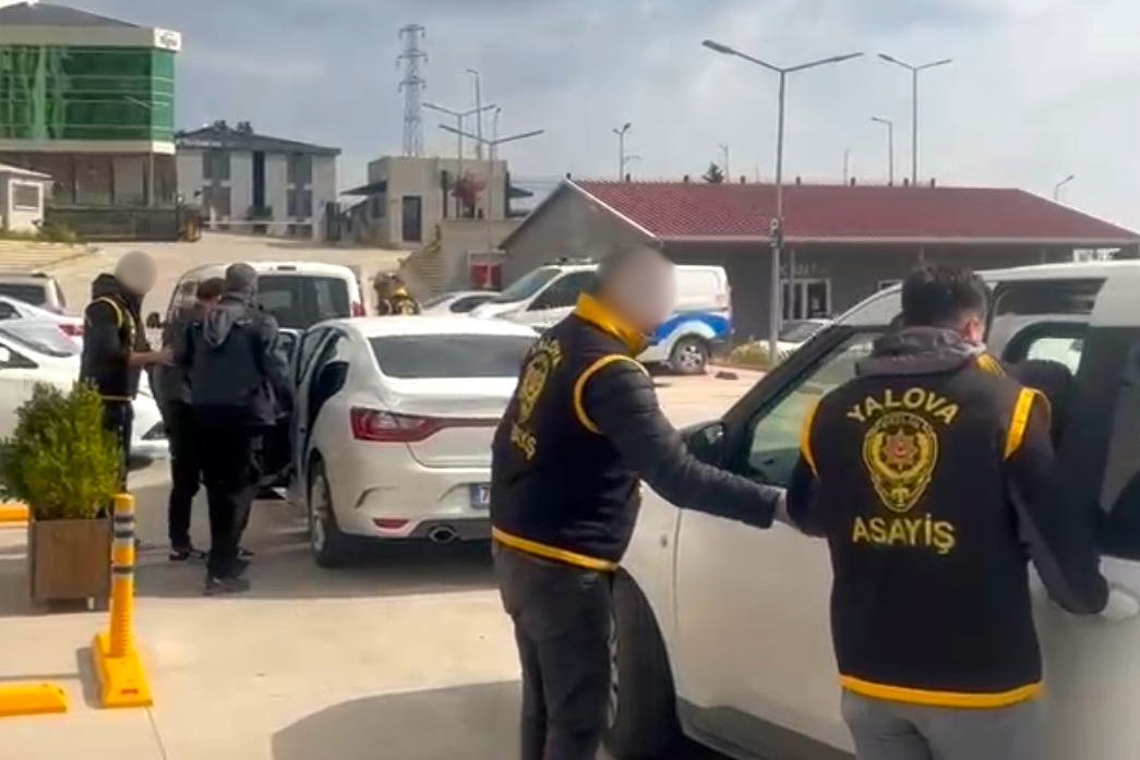 Yalova’da kuyumcuda sahte altın bozduran 3 şüpheli tutuklandı
