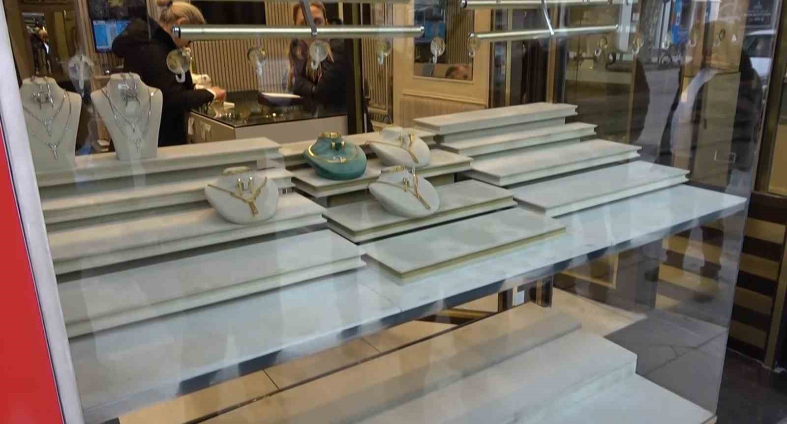 Yalova’da kuyumcuyu soyan 4 şüpheli tutuklandı
