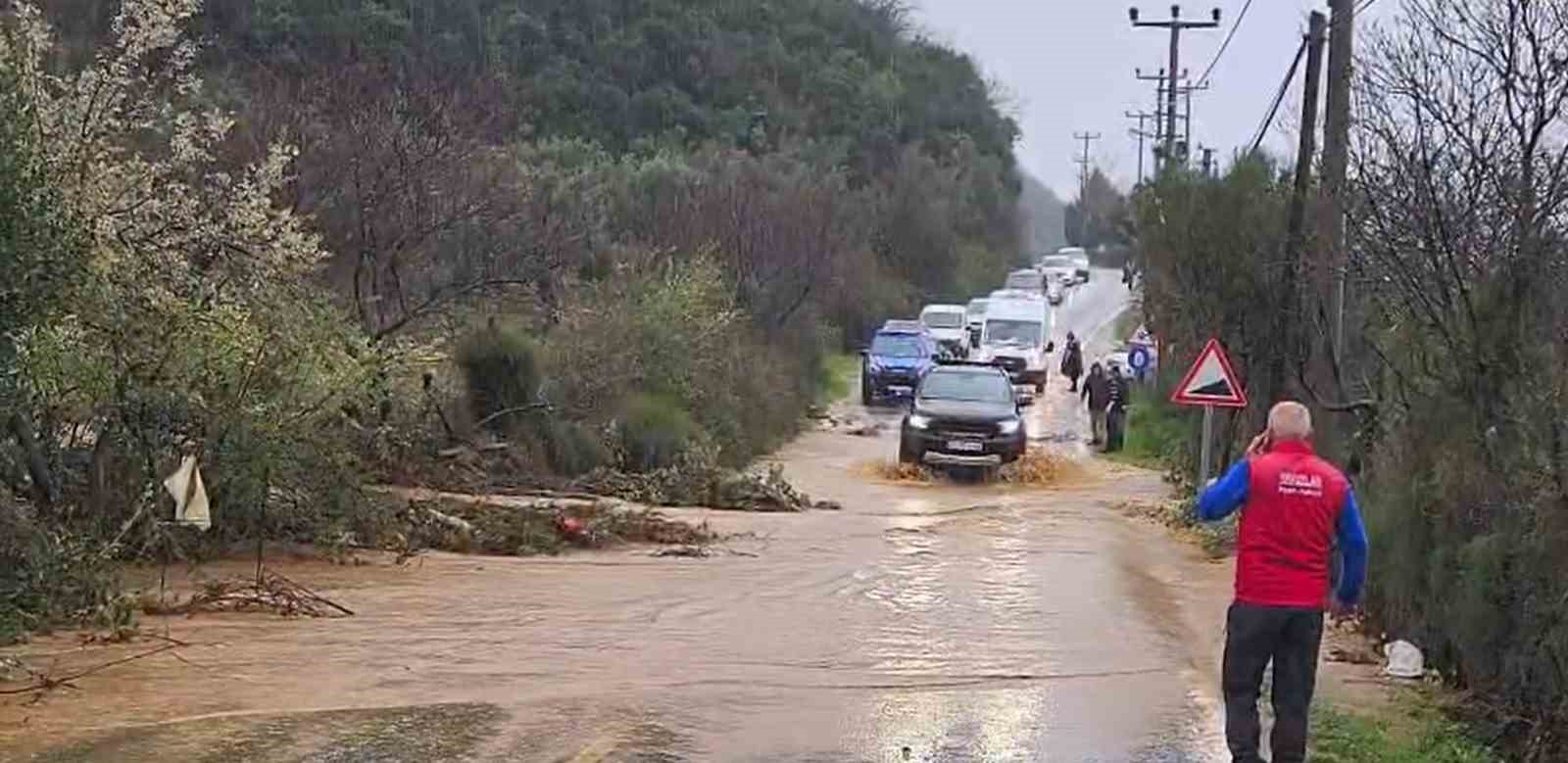 Yalova’da sağanak yağışta dereler taştı, 5 büyükbaş hayvan telef oldu
