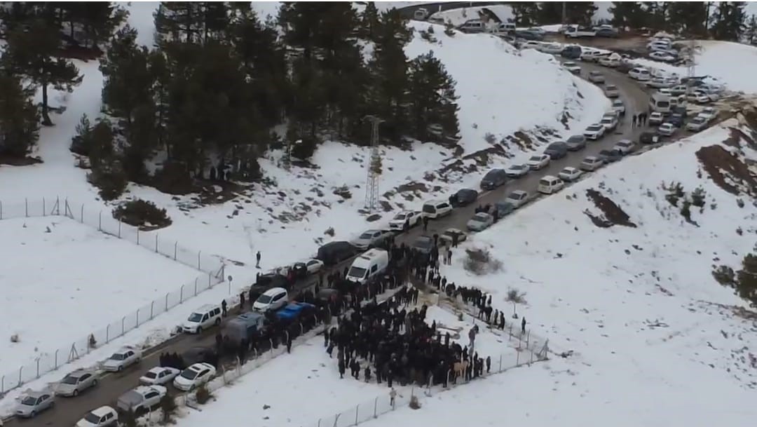 Yalova’da silahlı saldırıda ölen avukat, Kahramanmaraş’ta toprağa verildi
Yalova’da silahlı saldırıda ölen avukat, Kahramanmaraş’ta toprağa verildi
