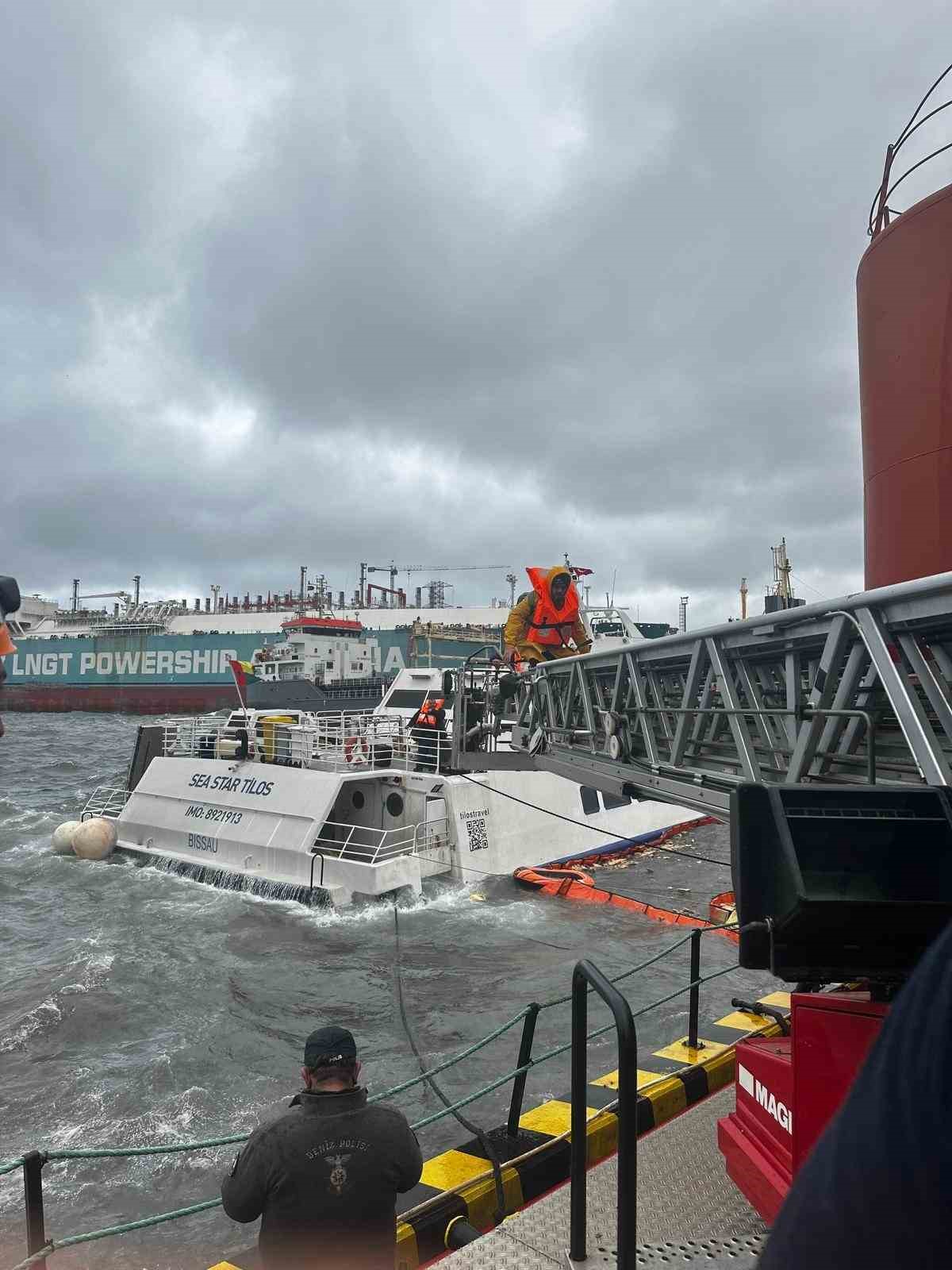Yalova’da tersaneye bağlı geminin 6 personeli için kurtarma operasyonu
