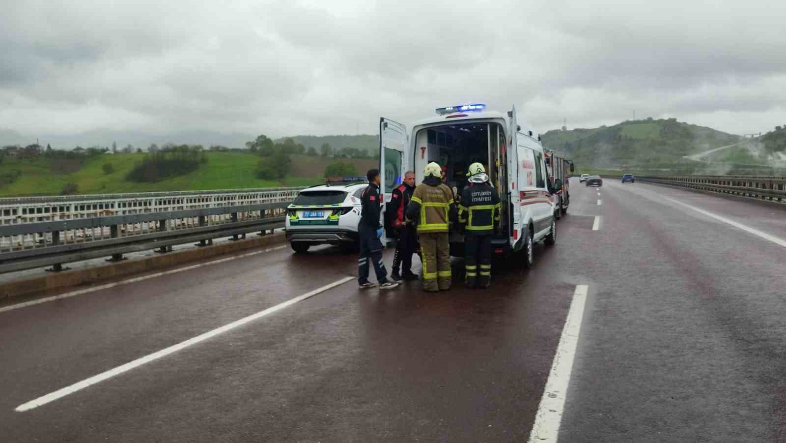Yalova’da tır otomobille çarpıştı: 4 yaralı
