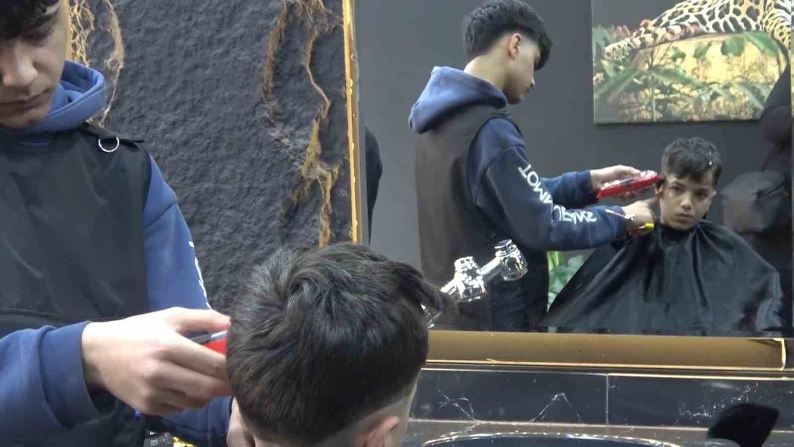 Yalovalı berberden 23 Nisan’da çocuklara ücretsiz tıraş jesti
