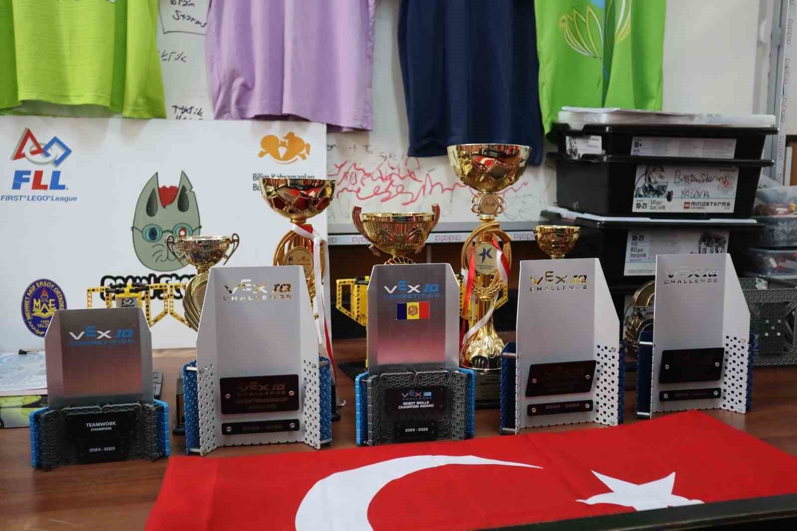 Yalovalı öğrenciler kısıtlı imkanlarla dünya devlerine meydan okuyor
