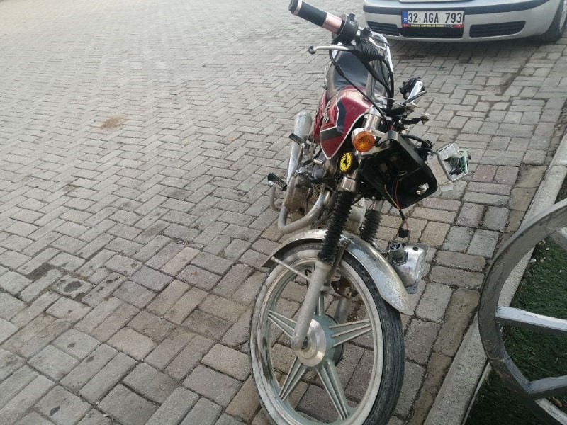 Yalvaç’ta otomobil ile motosiklet çarpıştı: 1 yaralı
