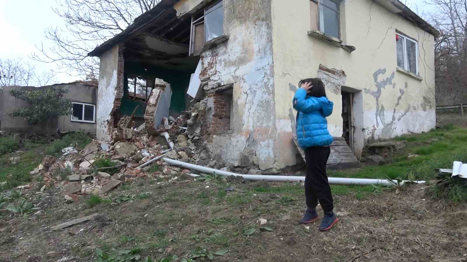 Yan parseldeki inşaat nedeniyle evsiz kaldılar
