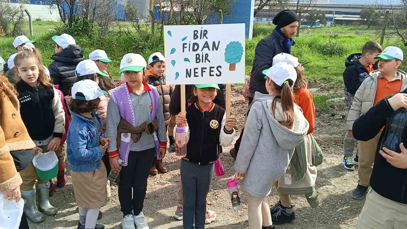 Yanan sahada geleceğe nefes: Aliağa’da yeni orman için ilk fidanlar dikildi
