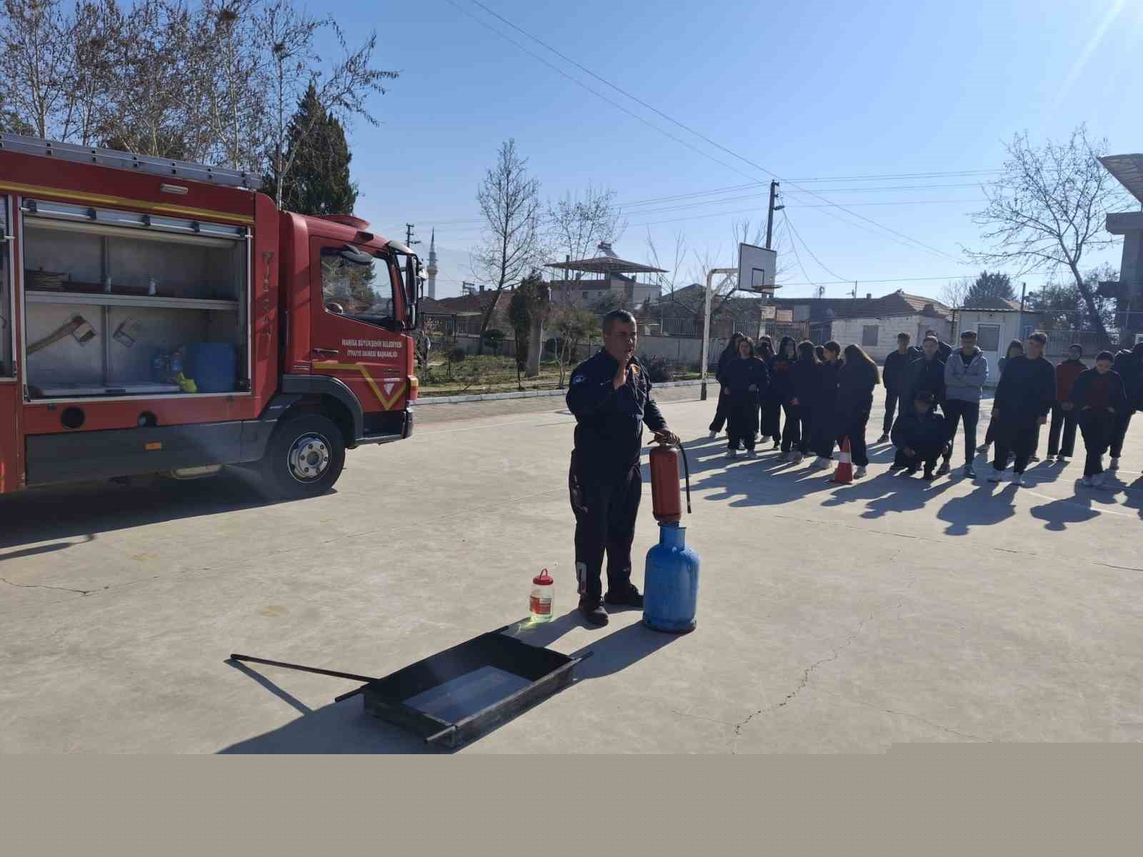 Yangın anı okulda tatbikatla canlandırıldı
