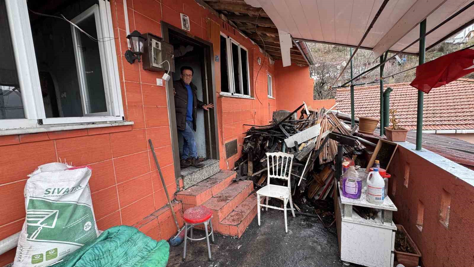 Yangın mağduru engelli vatandaş yardım bekliyor; "İğneden ipliğe her şeyim yandı"
