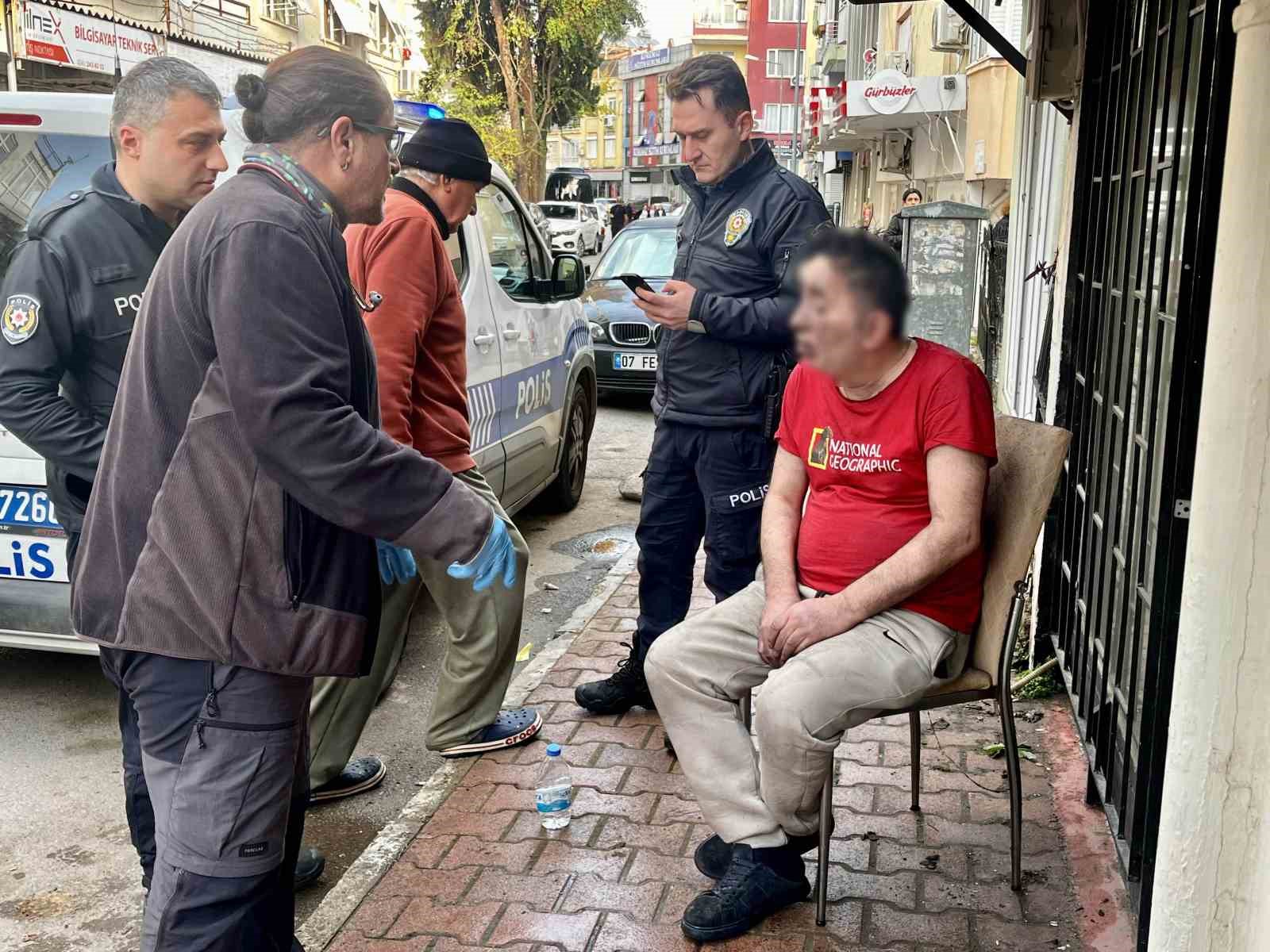 Yangına uykuda yakalanıp dumandan etkilendi, tedaviye güçlükle ikna edildi
