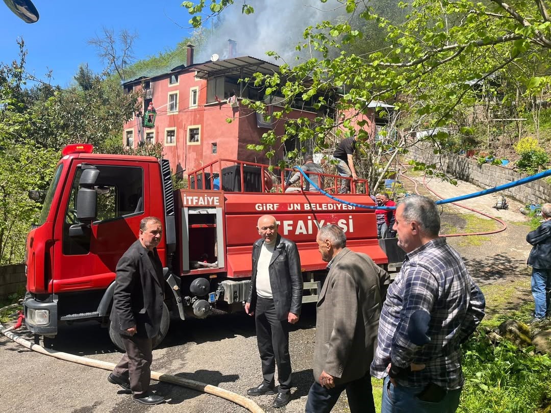 Yangında eşyalar küle döndü, Kur’an-ı Kerim zarar görmedi
