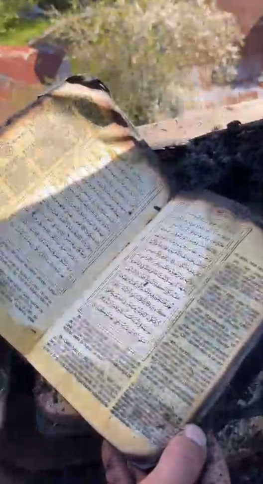 Yangında eşyalar küle döndü, Kur’an-ı Kerim zarar görmedi
