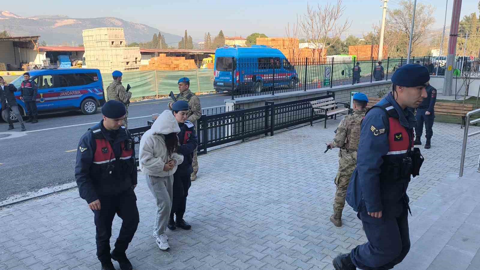 Yangında ölen çift ile ilgili kundaklama iddiası: Torunu ve 5 kişi adliyeye sevk edildi
