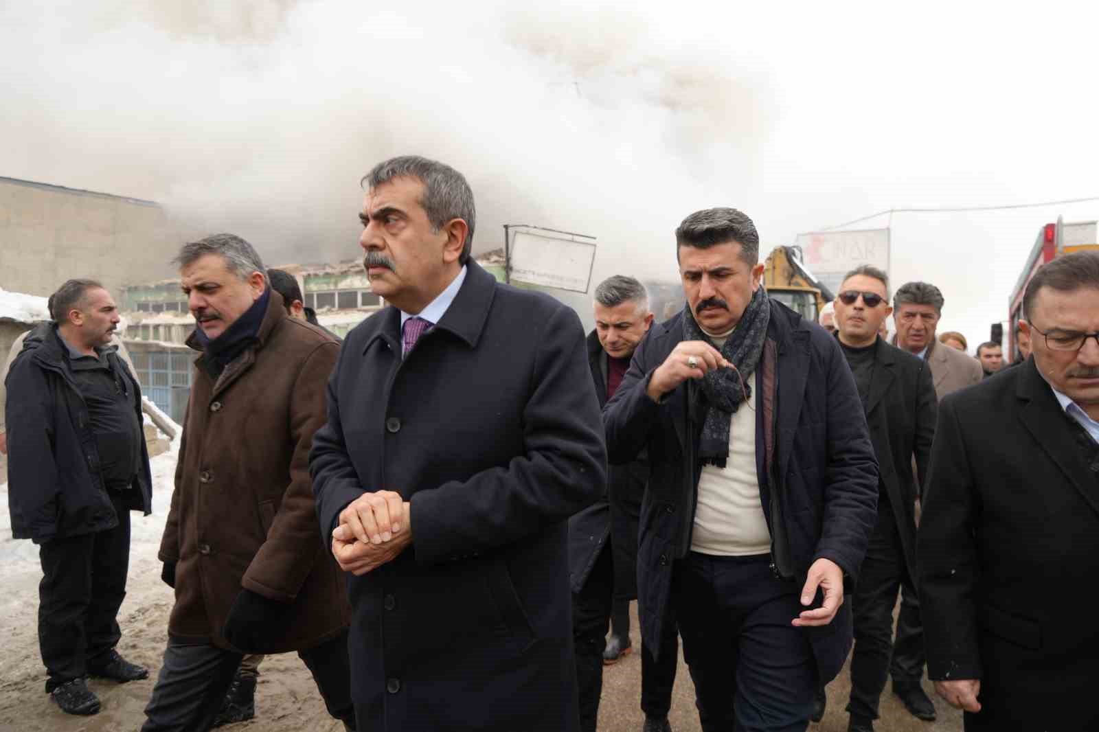 Yangında ölü sayısı 2’ye yükseldi
