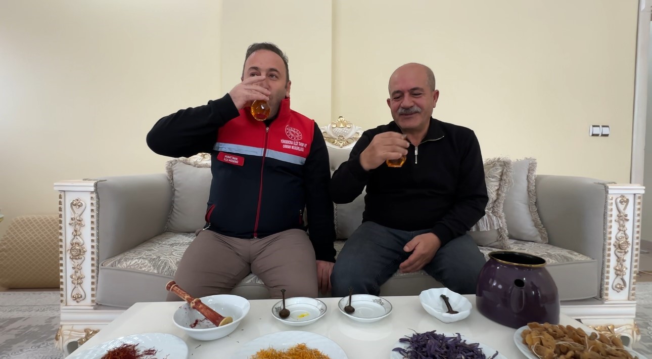 "Yapamazsın" diyenlere inat yetiştirdiği safran ve salebi evinde tüketiyor
