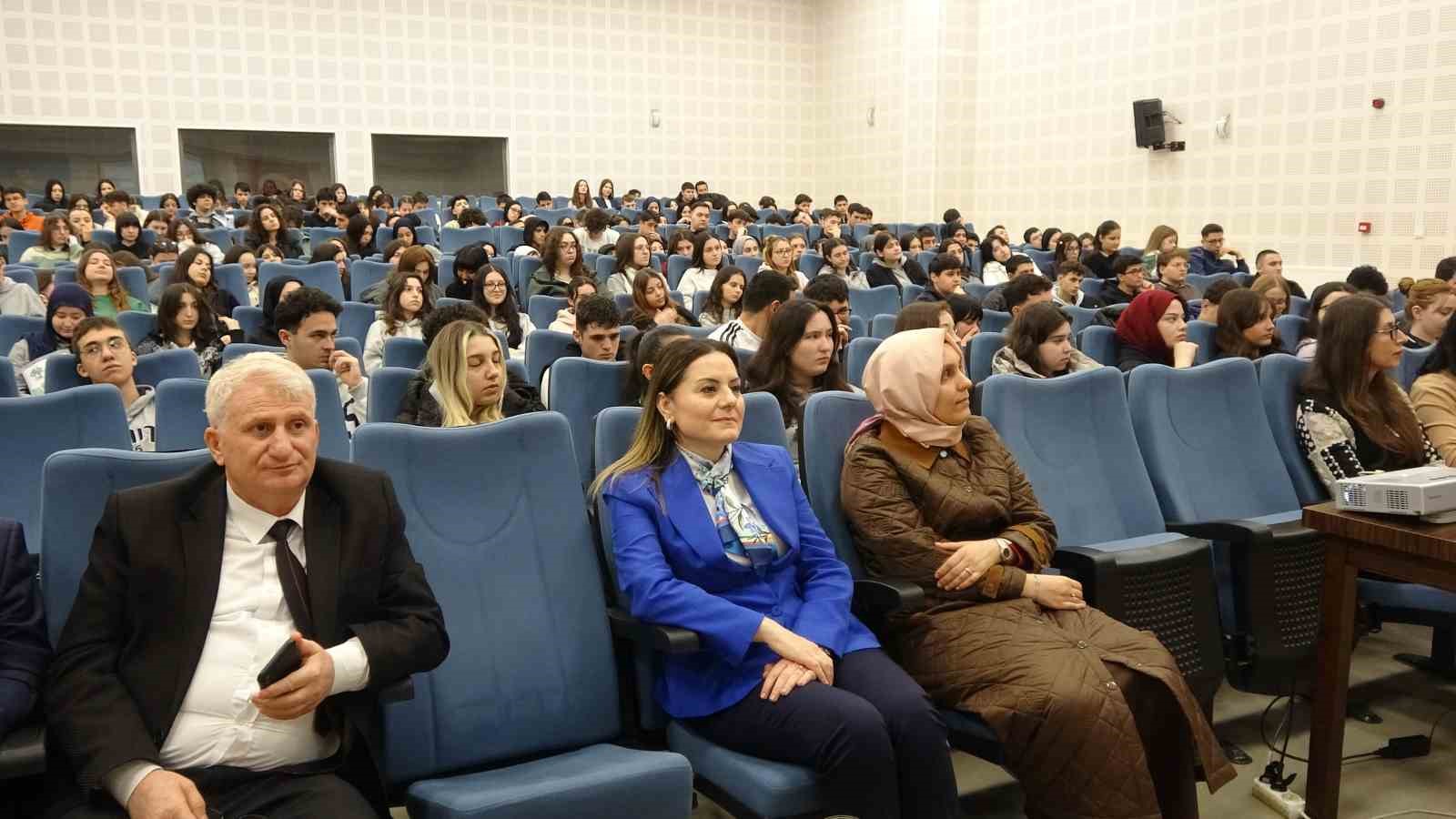 Yapay zekanın eğitim ve sağlıktaki etkileri lise öğrencileriyle paylaşıldı
Yapay zekanın eğitim ve sağlıktaki etkileri lise öğrencileriyle paylaşıldı