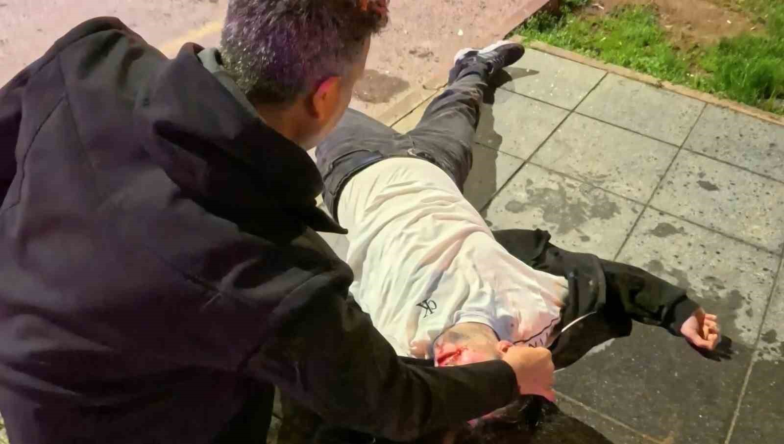 Yaralı oğlunun başındaki annenin feryadı yürekleri dağladı
