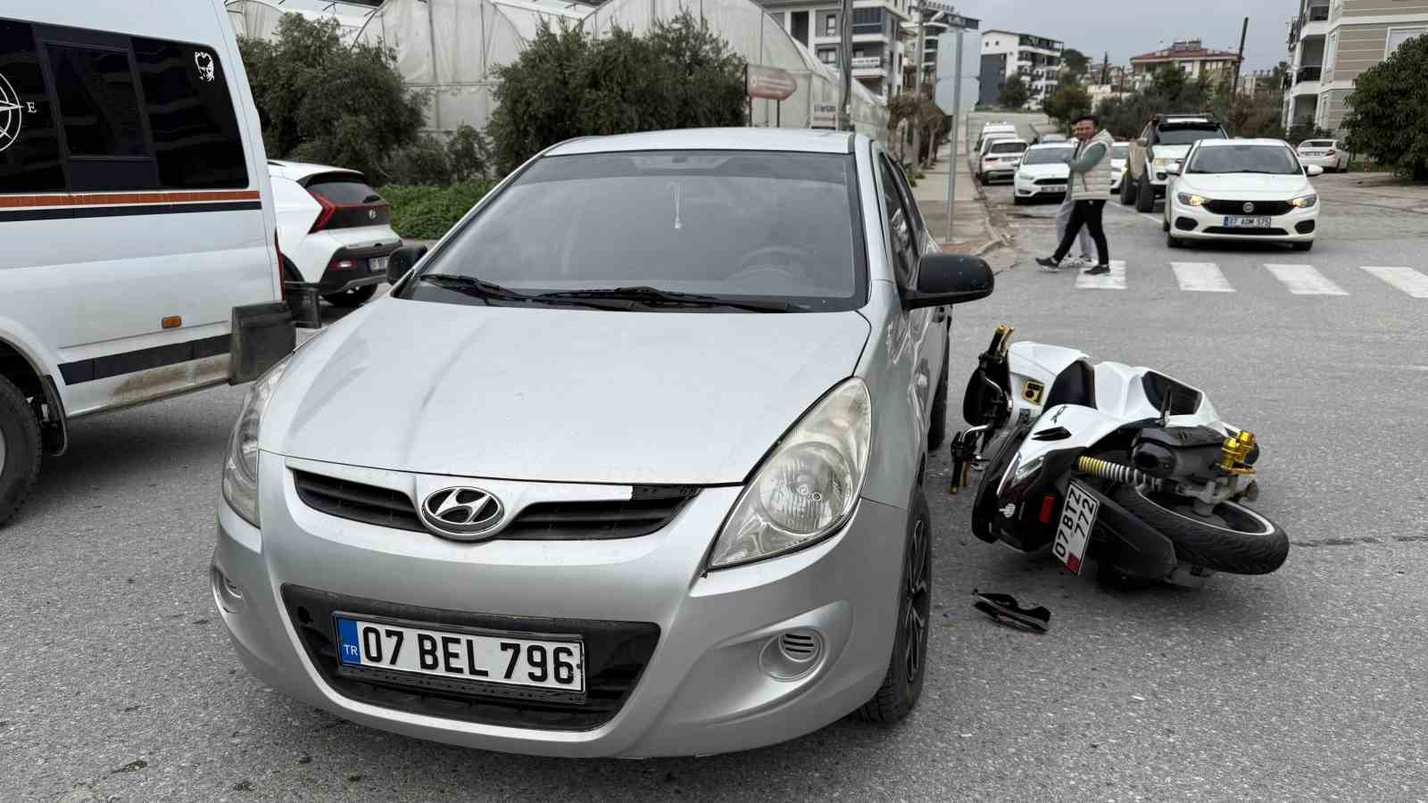 Yaralıya ilk müdahale tesadüfen olay yerinden geçen acil doktorundan
