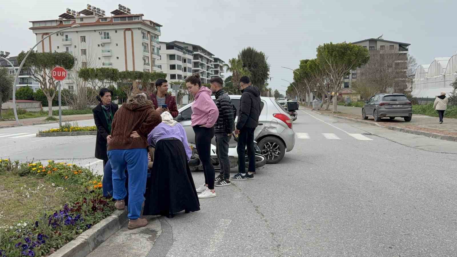Yaralıya ilk müdahale tesadüfen olay yerinden geçen acil doktorundan
