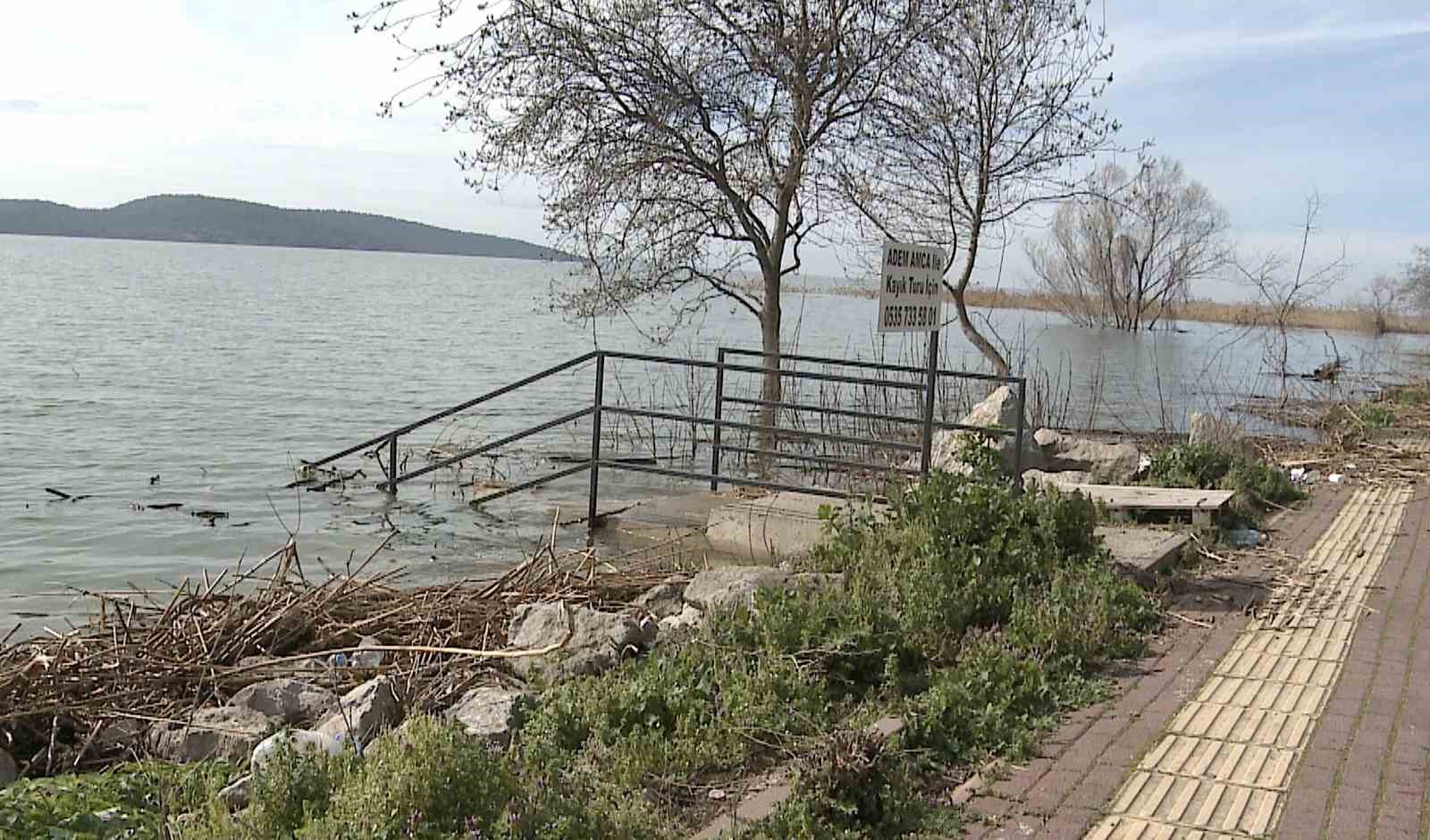 Yaren leyleğin köyü de yükselen göl sularından etkilendi
