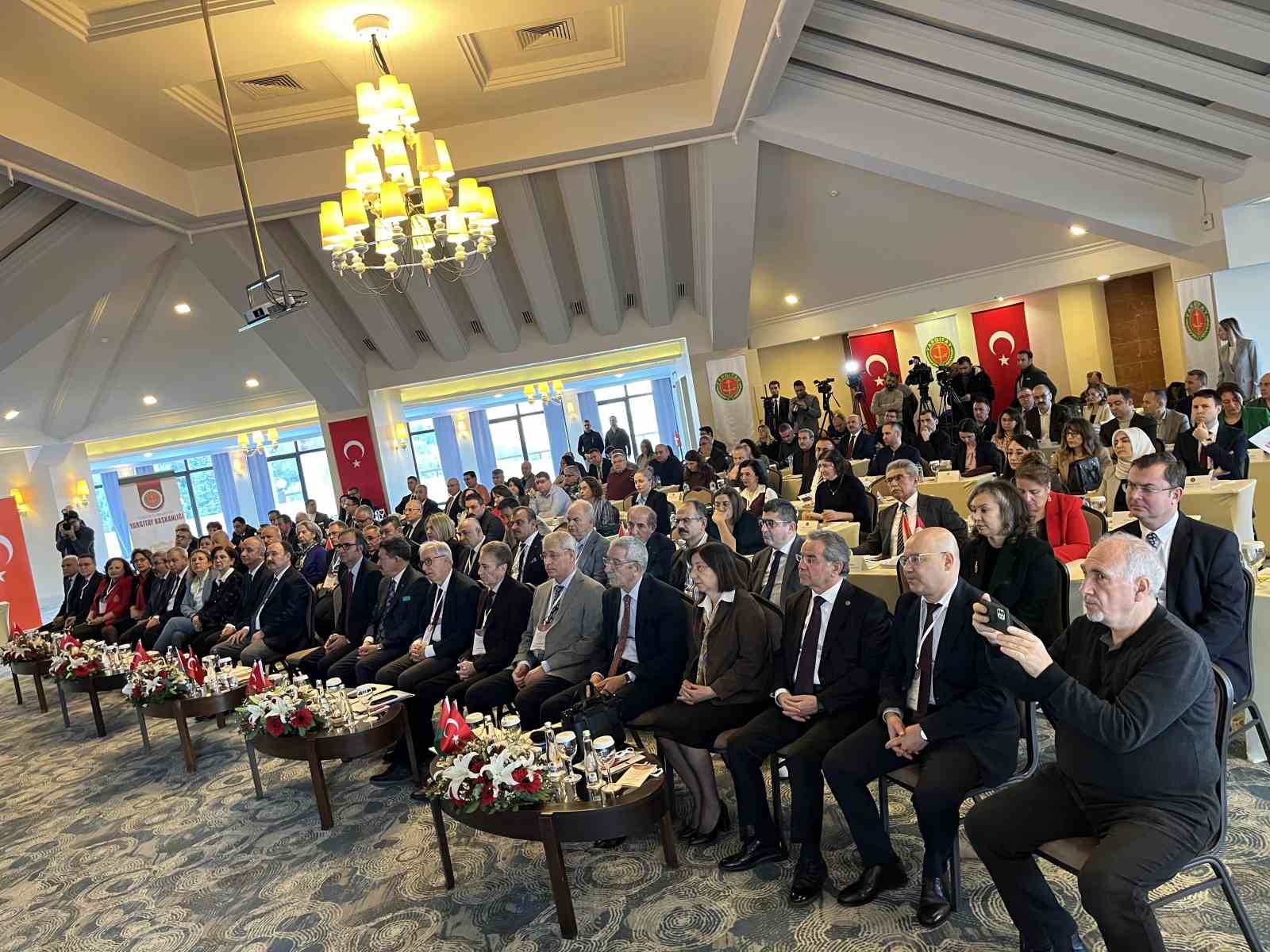 Yargıtay ve BAM üyeleri İzmir’de buluştu: Yargıda ‘içtihat uyumu’ masada
