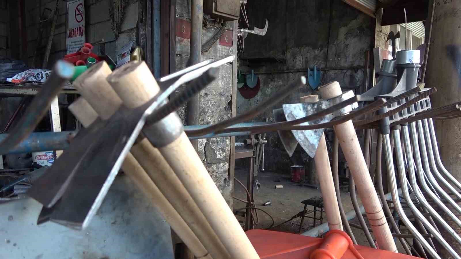 Yarım asırdır demire şekil veriyor
