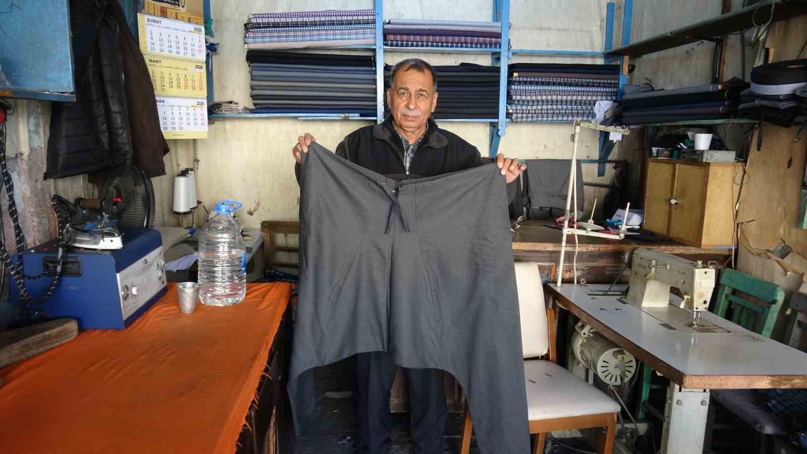 Yarım asırdır geleneksel şalvar dikiyor
