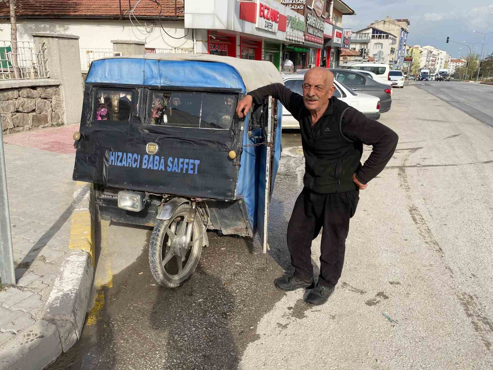 Yarım asırdır her gün bulmaca çözüyor
